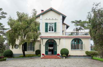 Colonial House Front Design