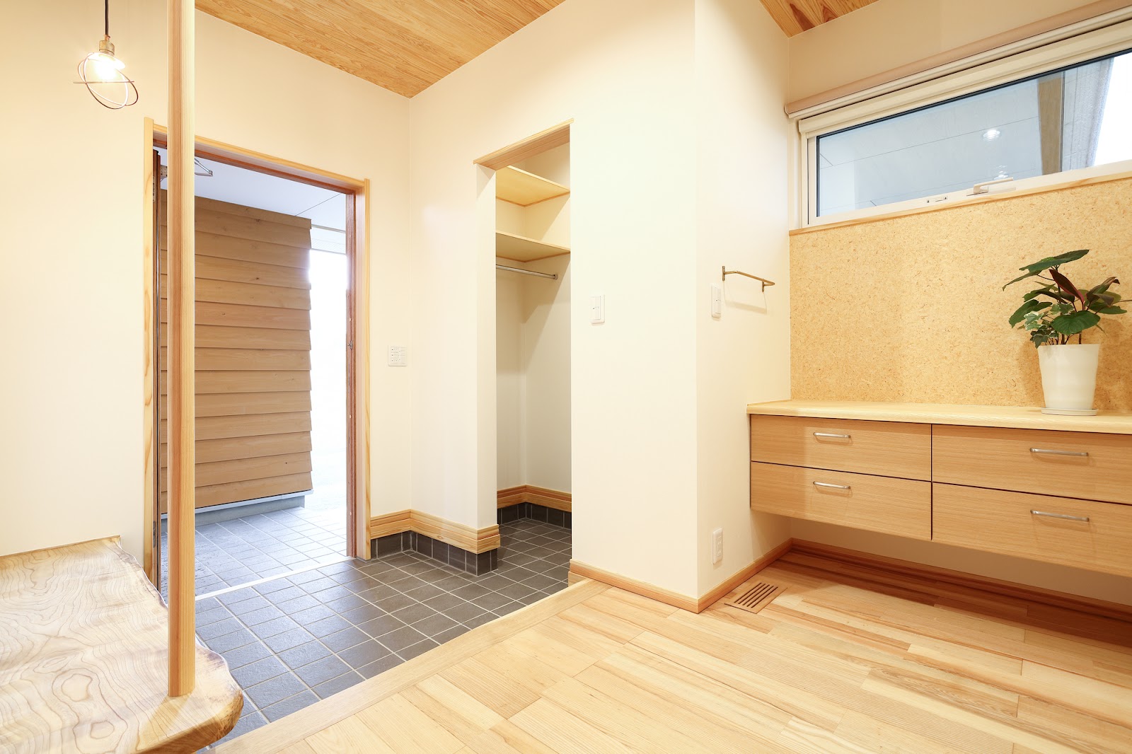 掃除しやすい玄関土間と収納がある注文住宅の間取り