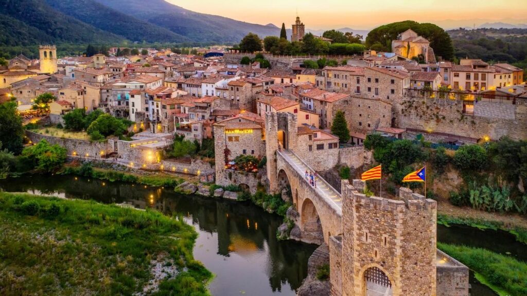 El puebo de Besalú, parte de la ruta más bonita para ir en autocaravana entre pueblos