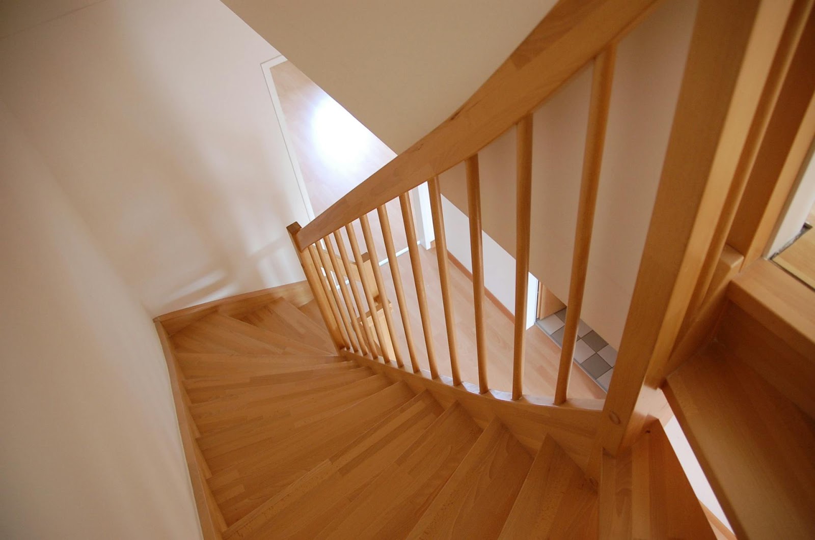 A flight of wooden stairs | Source: Pexels