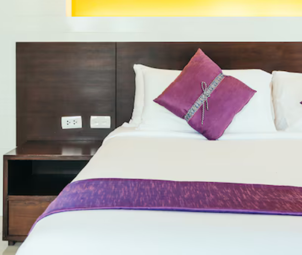 Cotten Hotel Bed Runners