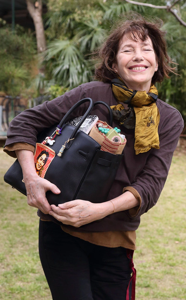 Jane Birkin con la borsa che porta il suo nome.