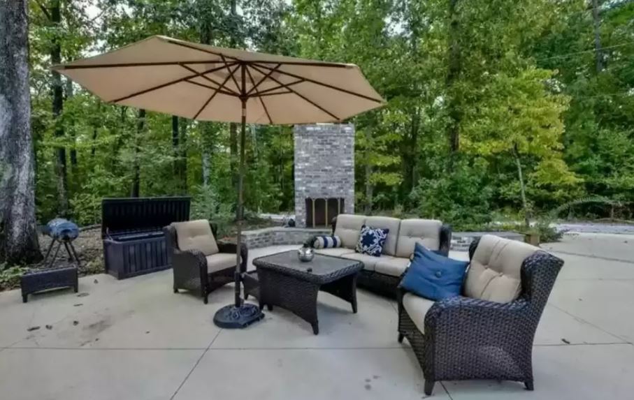 Outdoor Entertainment Area