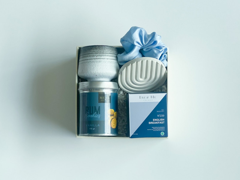 Examples of office souvenirs for company events.