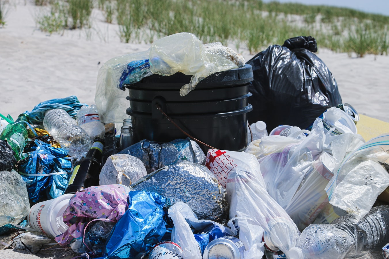 Scattered garbages