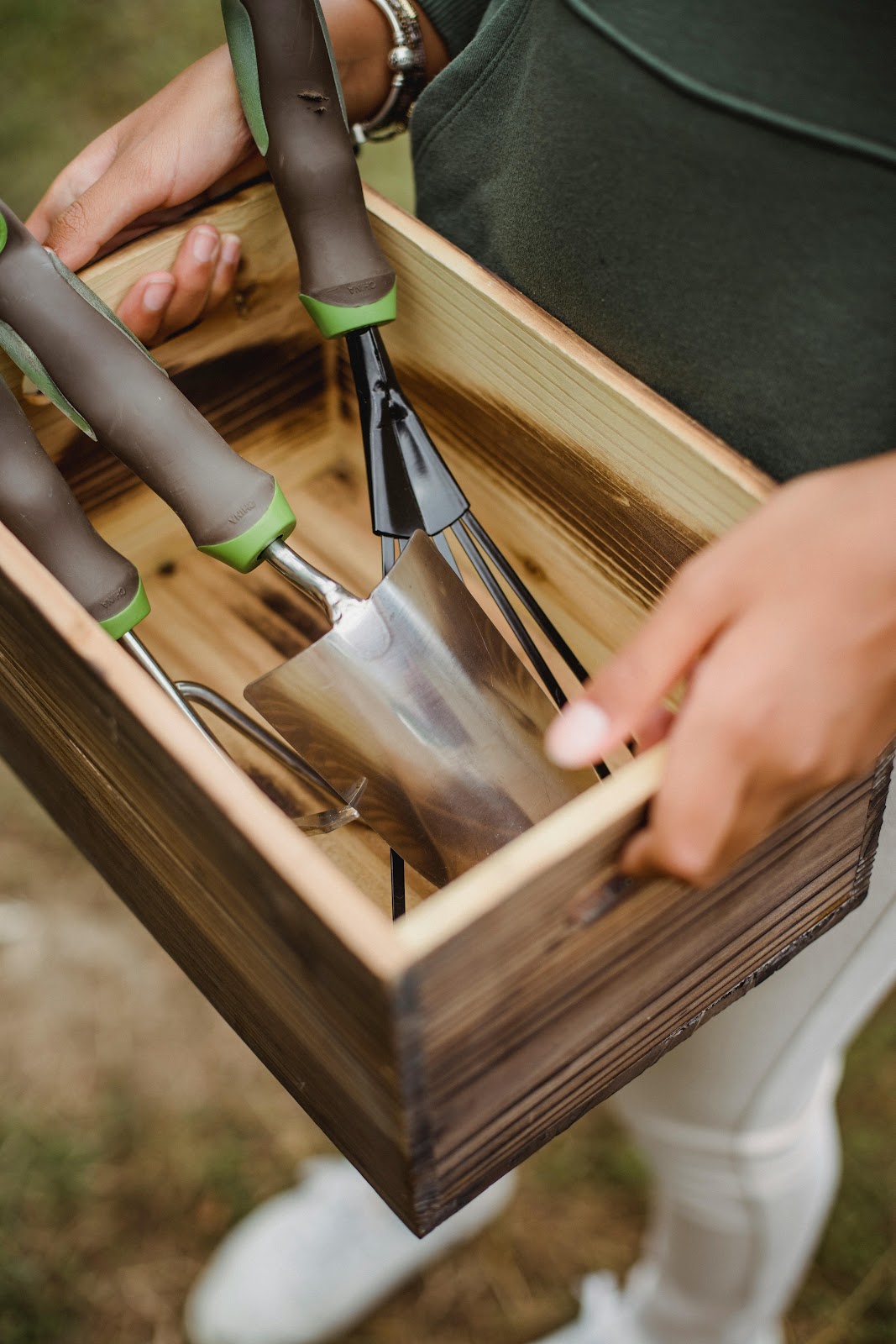 A person holding a box with garden tools | Source: Pexels