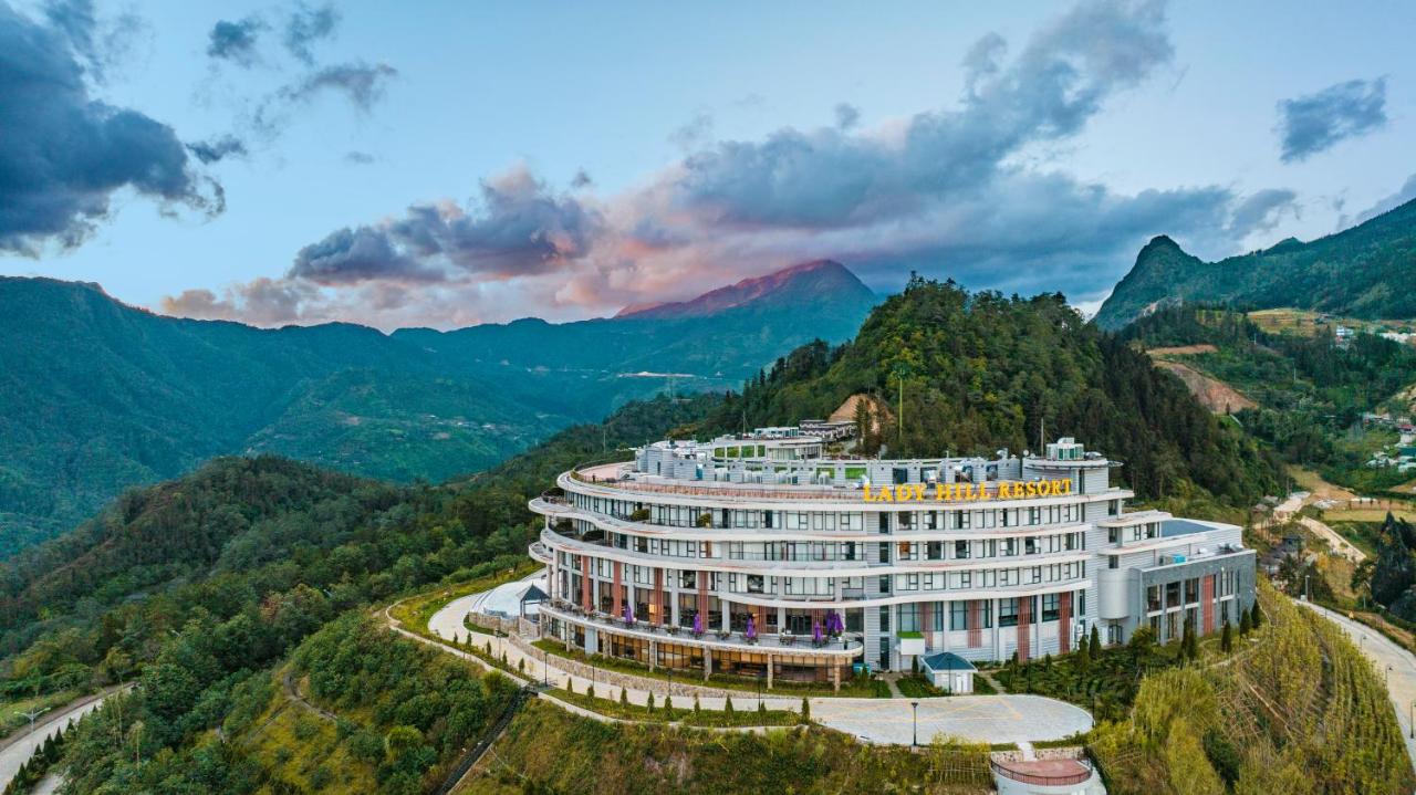 Khu nghỉ dưỡng Lady Hill Sapa Resort gần dãy núi Hoàng Liên Sơn
