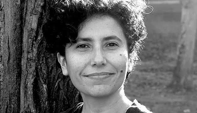 Imagen en blanco y negro de un joven con cabello largo

El contenido generado por IA puede ser incorrecto.
