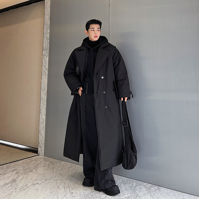 Korean Men's Fashion: Monochrome Sophistication: A Korean Man’s All-Black Winter Ensemble