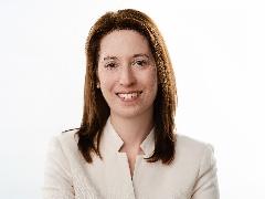 A person with brown hair smiling

AI-generated content may be incorrect.