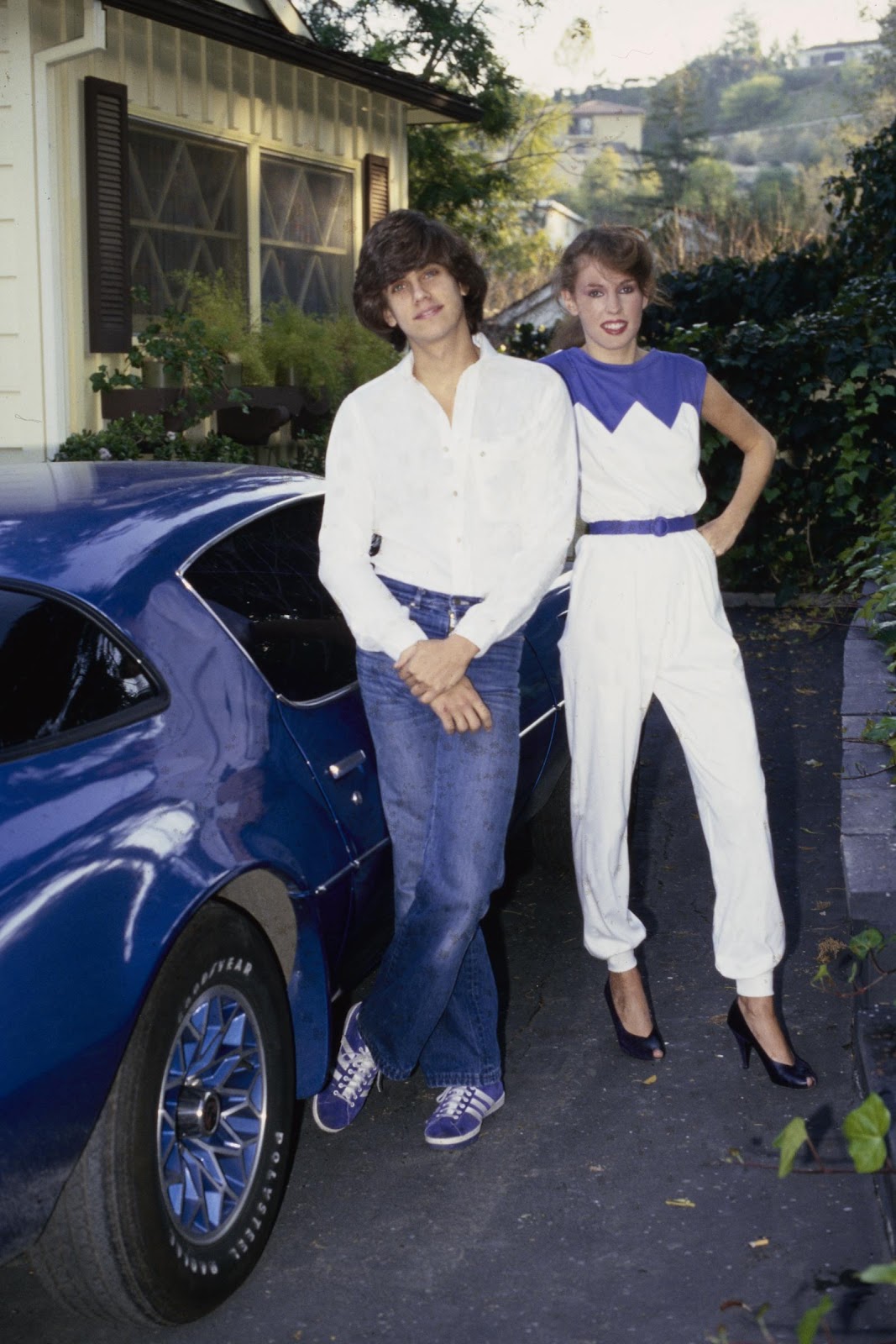 The actor poses beside an unnamed woman, circa 1974 | Source: Getty Images