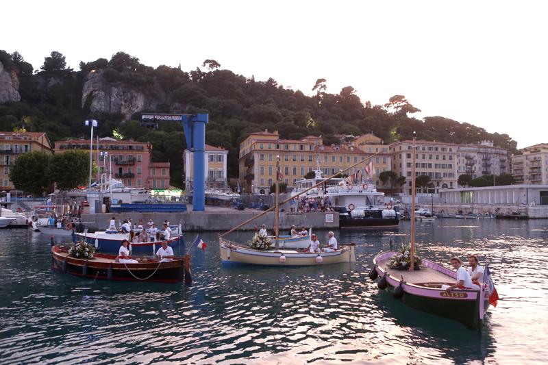Photo of the port of Nice, with the pointus (Nice boats) making offerings to the sea. 