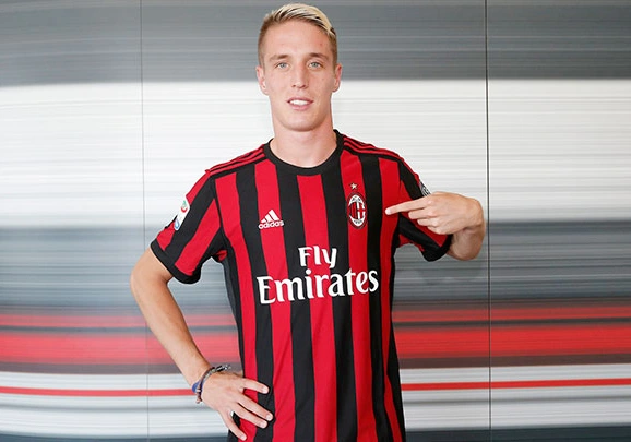 Andrea Conti: Hành Trình Vĩ Đại của Cầu Thủ Bóng Đá Nổi Tiếng Italia