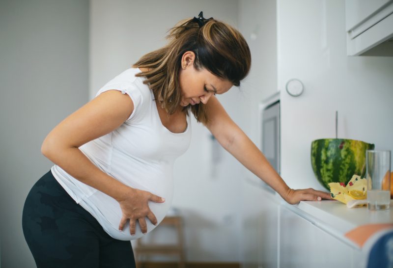 Mulher grvida aps os 40 anos com cansao