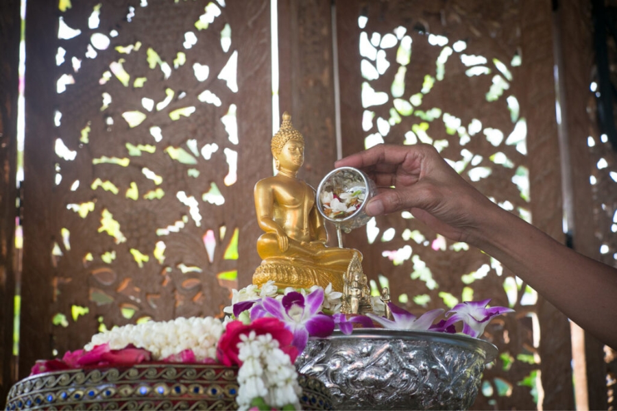 Buddha Statue is watered to show the respect of people