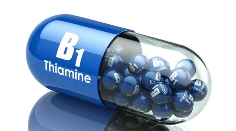 vitamin b1 màu xanh