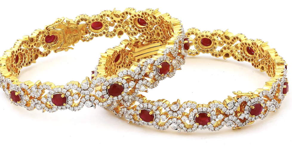 Grand Diamond Bangle With Red Stones