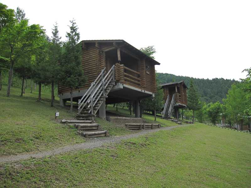 2、静けさと美しい景色が広がる「富里湖キャンプ場」