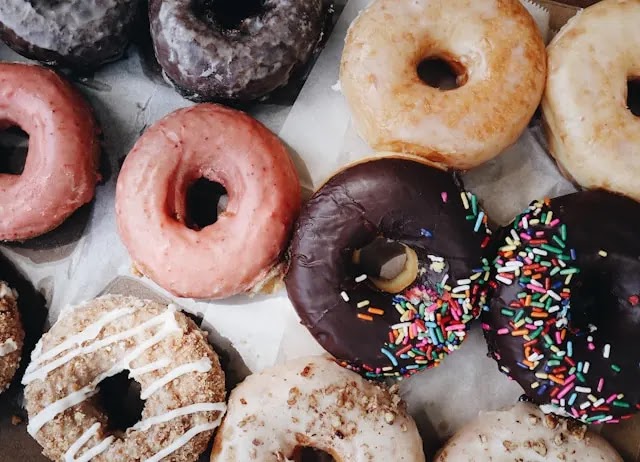 Buat yang suka banget sama makanan manis atau dessert cantik, donat bisa dijadikan ide jualan. 