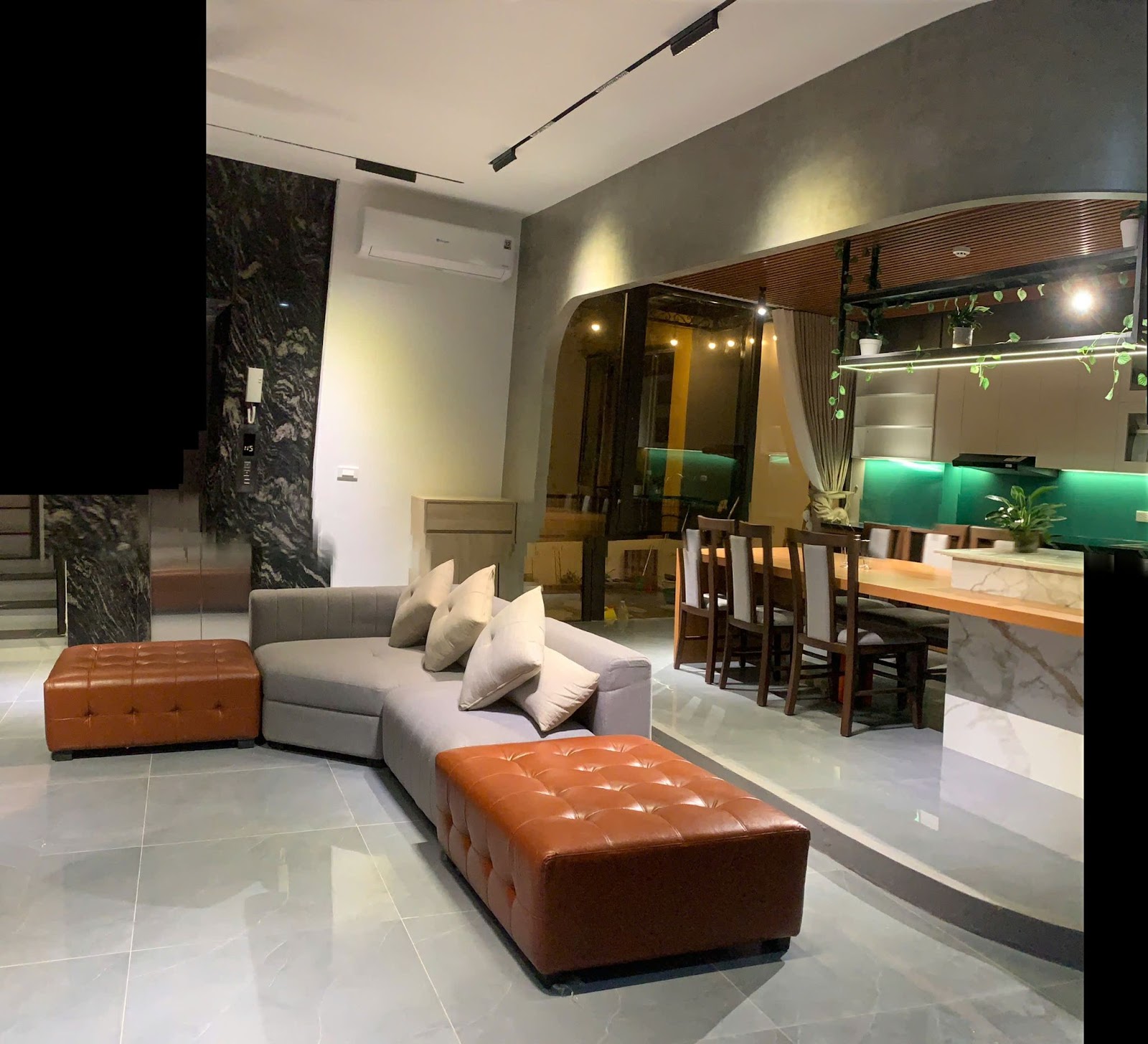 Toàn cảnh bên ngoài Villa A712A Flamingo Hải Tiến với kiến trúc hiện đại 4 tầng và không gian xanh xung quanh