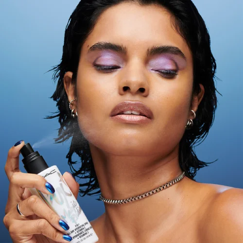 Ματ καλοκαιρινό μακιγιάζ για γάμο με το Mac Setting Spray Fix+