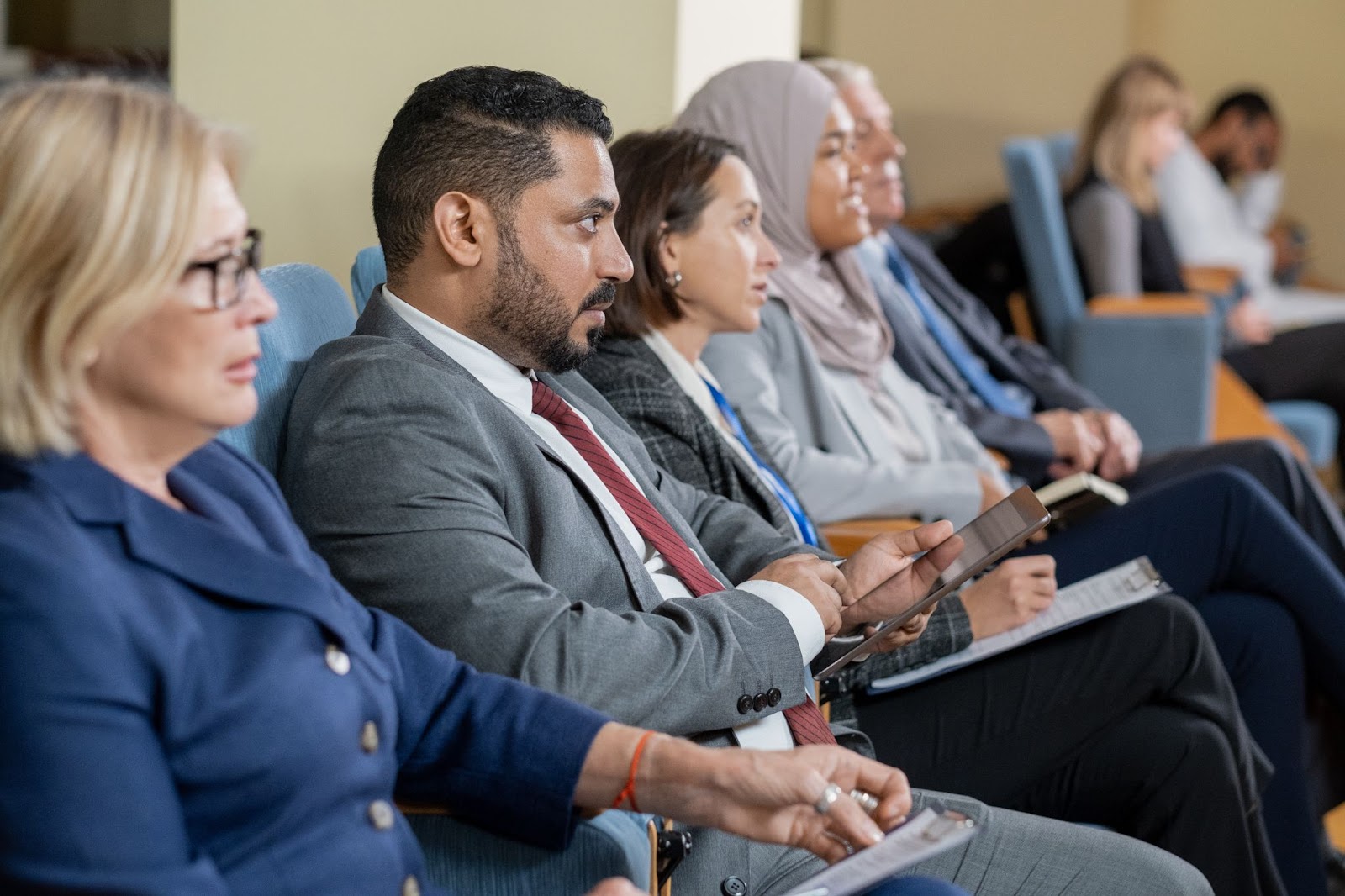 Group of people at a conference seeing why Expo Contratista is the premier event for contractors