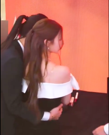 This contains an image of TWICE Sana's bodyguard interaction.