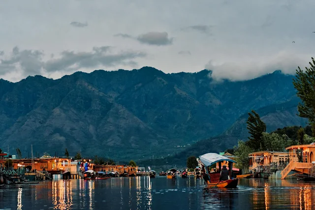 Dal lake srinagar