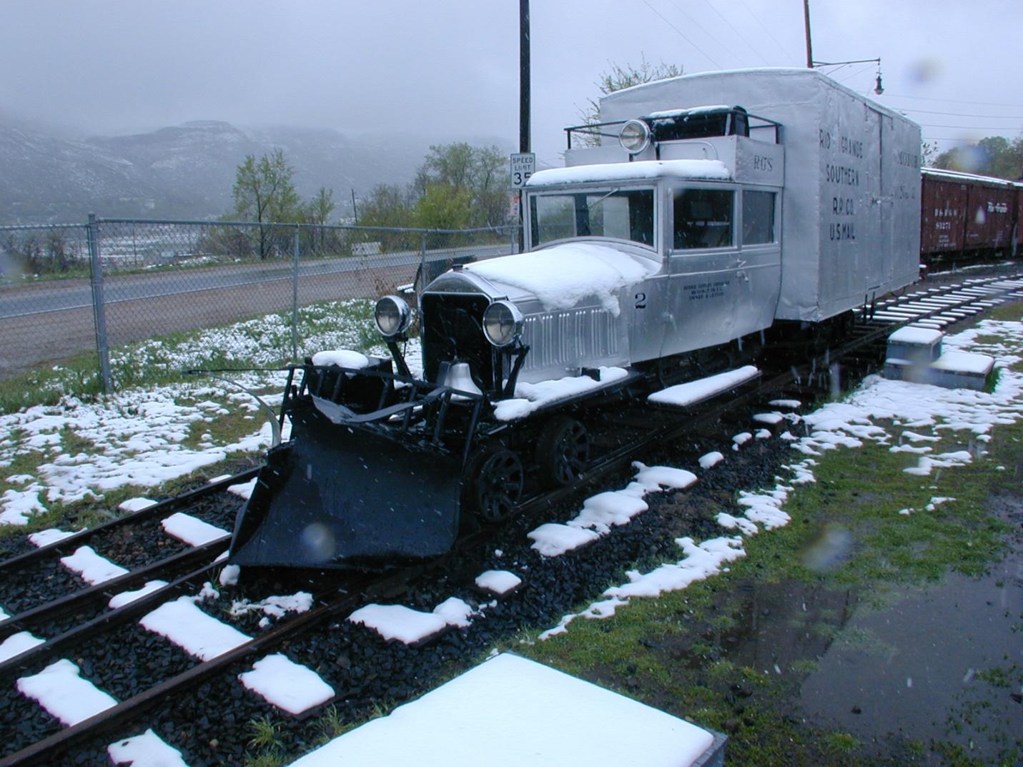 A train on the tracks covered in snow

Description automatically generated