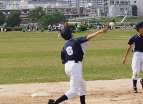 野球をしている人

AI によって生成されたコンテンツは間違っている可能性があります。