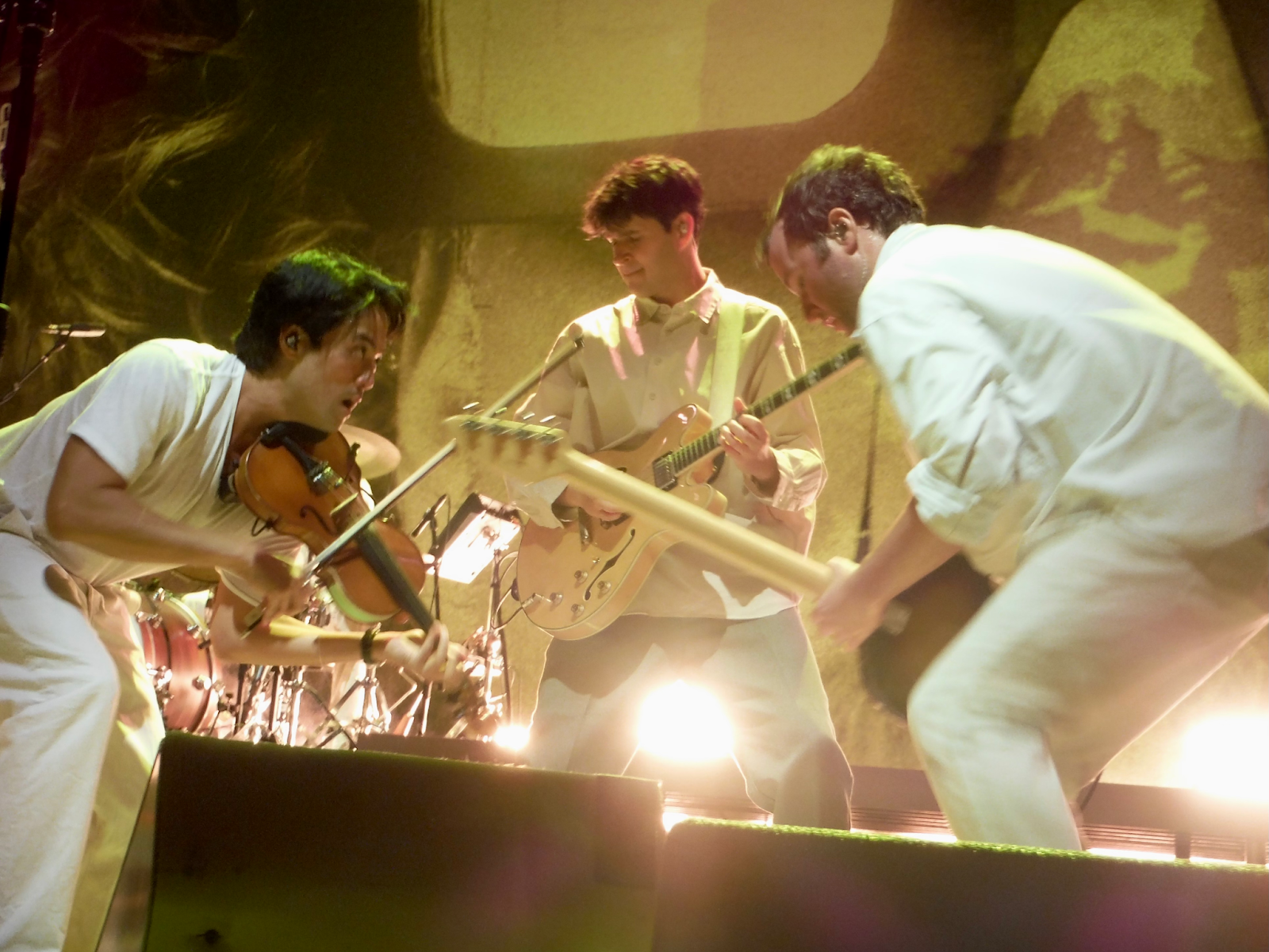  Ezra Koenig, Chris Baio, and a violinist battle it out on stage