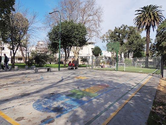Una calle de tierra

El contenido generado por IA puede ser incorrecto.