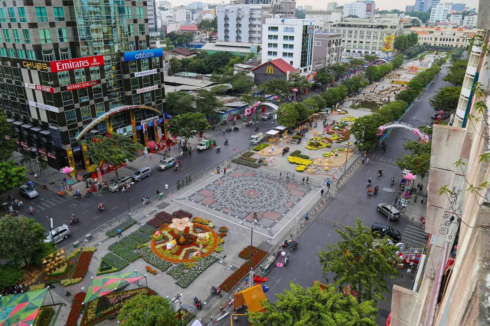 Phố đi bộ Nguyễn Huệ - Địa điểm vui chơi bậc nhất tại TP. HCM