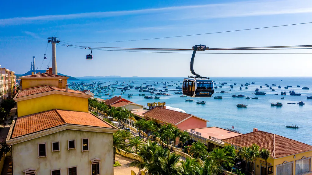 Phu Quoc tourism booms at the end of the year with the new air routes