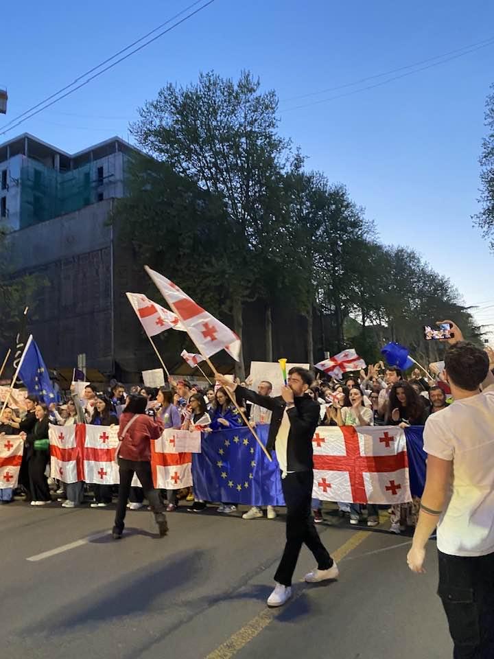 Ar putea fi o imagine cu 1 persoană şi mulţime