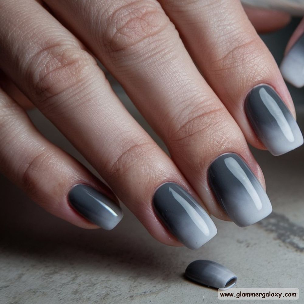 Winter Gray Nails having Seamless Gray Gradient
