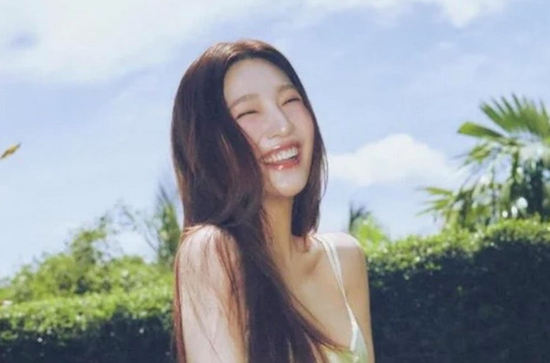 This contains an image of Red Velvet Joy