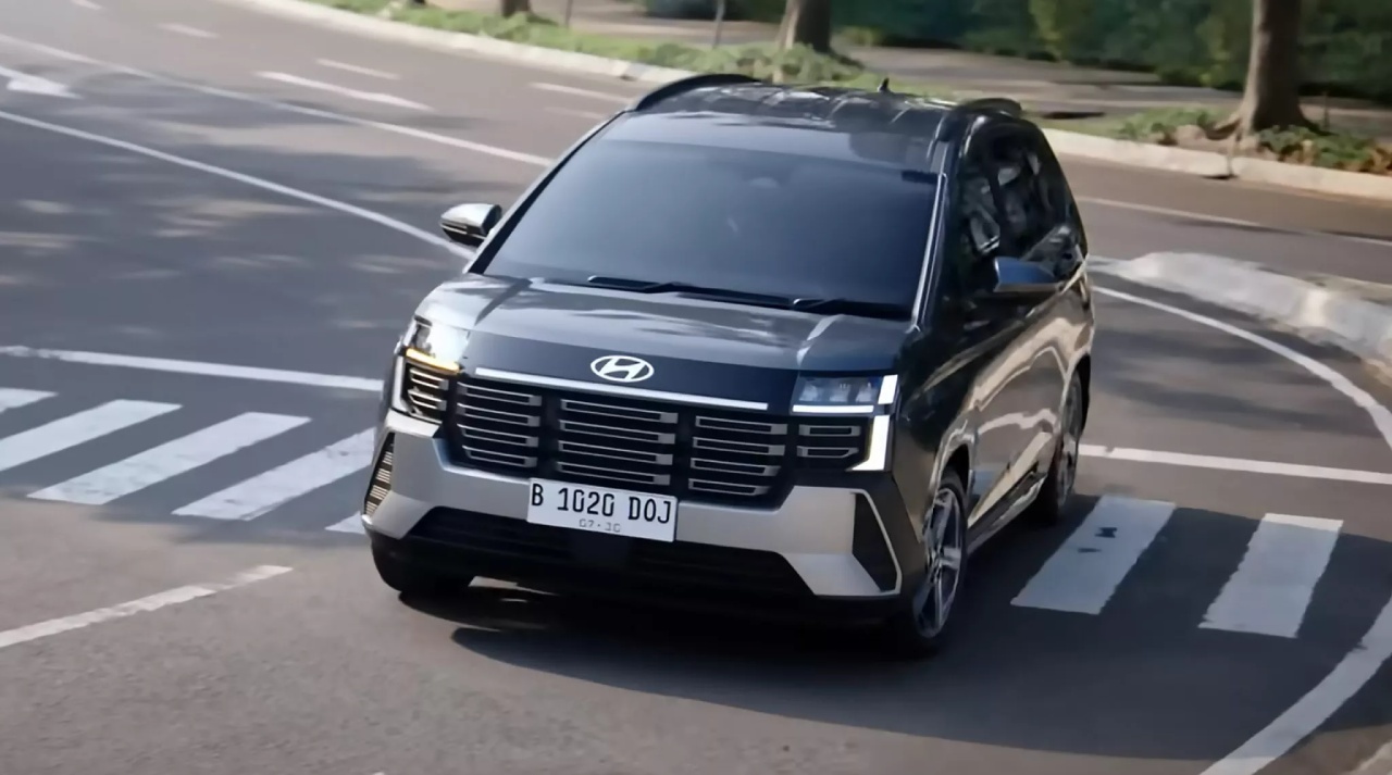 Hyundai updates its affordable minivans 