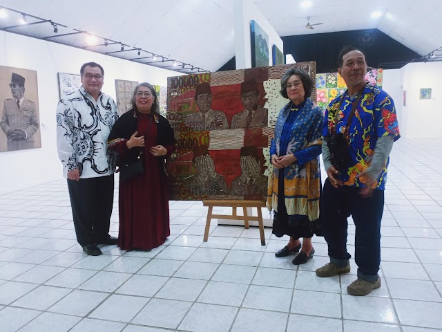  Azza Kaseko Dan Triana Rosantini, 2 Sepupu, 2 Gaya Pada Pameran Lukisan