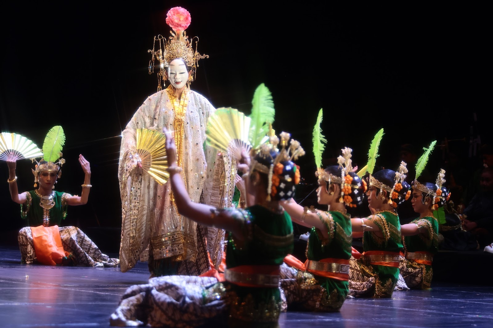 Pertunjukan "Bedhaya Hagoromo" pada pembukaan Indonesian Dance Festival 2024. (Foto: Dok) 