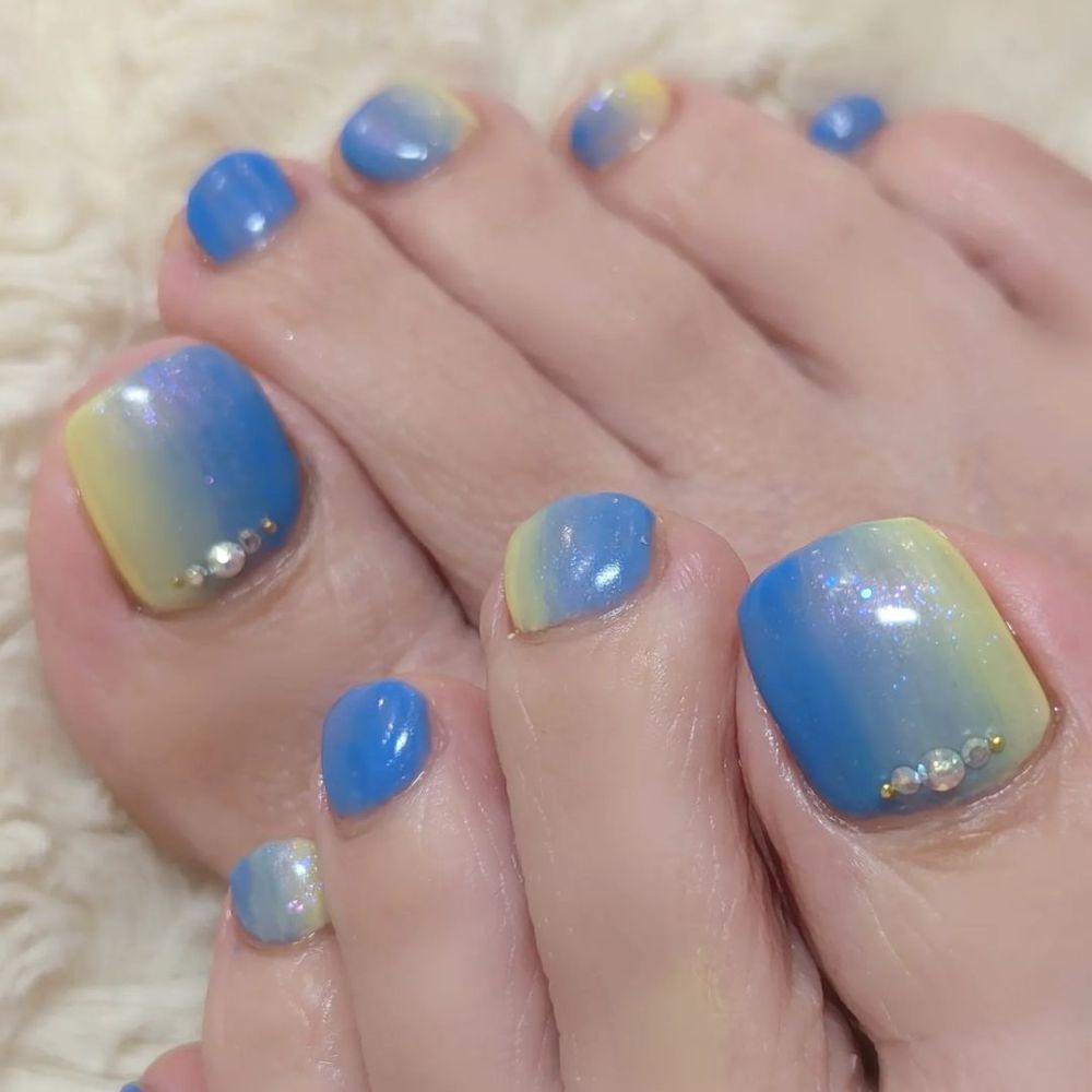 Close up of foot with radiant toe nail having Ombre Toe Nail