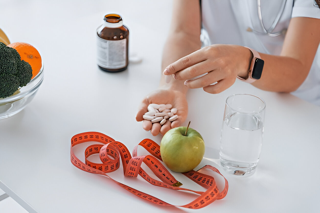 a lady doctor holding weight loss supplements in her hand