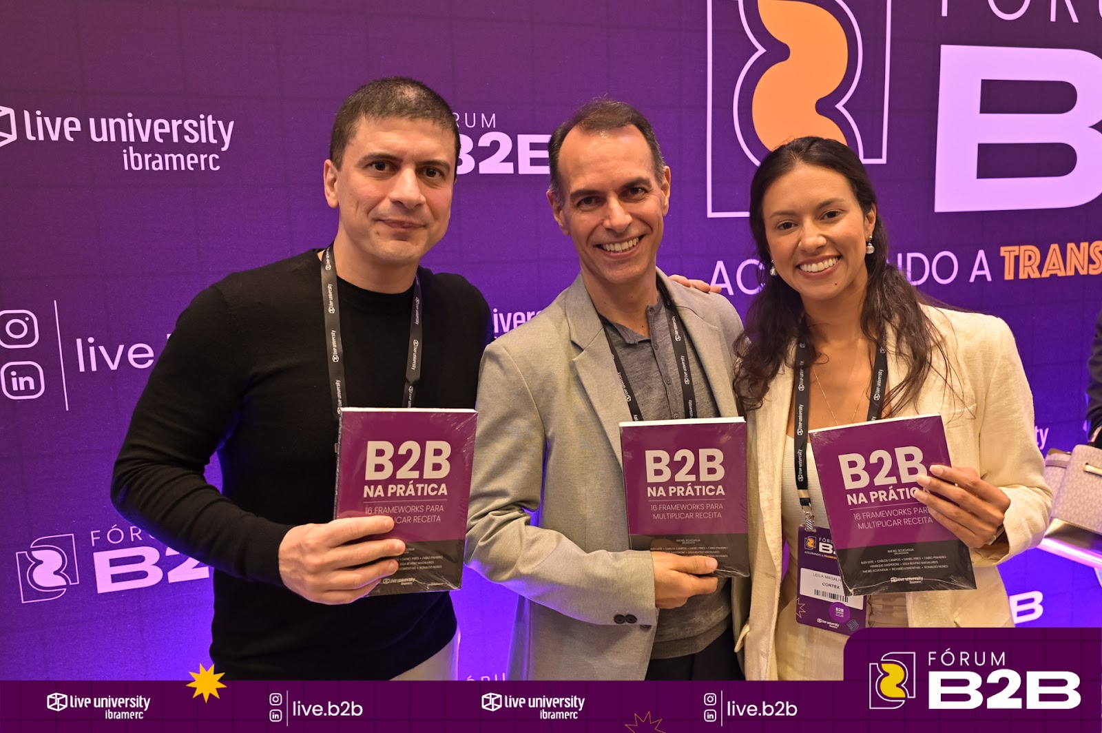 Sessão de autógrafos do livro "B2B na prática"