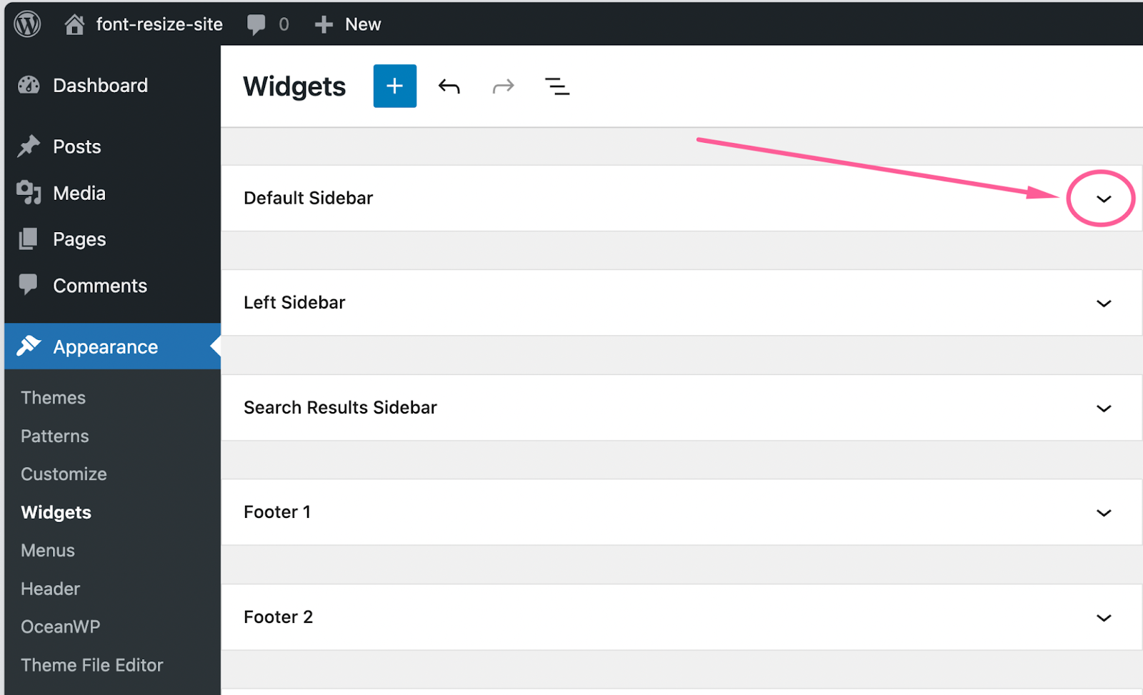 La interfaz Apariencia > Widgets en WordPress. El usuario está haciendo clic en el botón para expandir una de las secciones