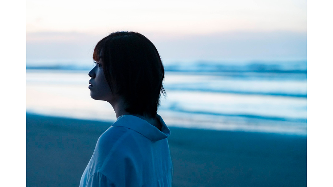 見出し1画像_嶋村吉洋社長が主催するワクセルのコラム_サヘル・ローズさん_花束.jpg