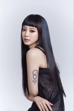 This contain an image of  Han Ye Seul on her new commemorated  tattoo.
