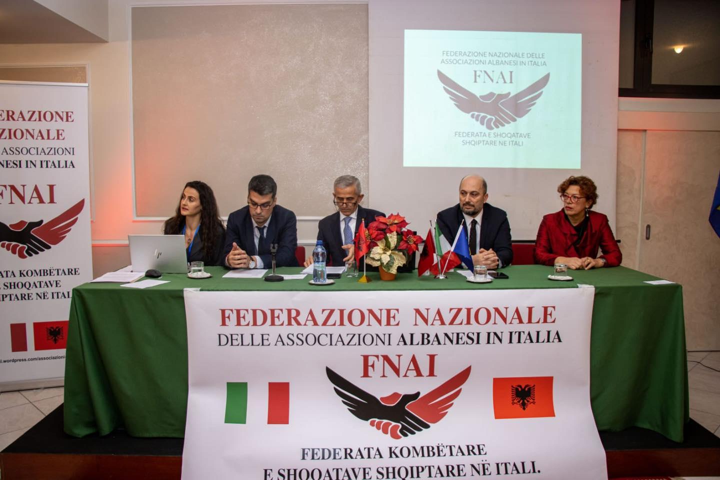 Mund të jetë një imazh i 5 persona dhe teksti që thotë "FEDERAZIONE NAZIONALE FEDERAZIONENAZIONALEDELE DELLE ASSOCIAZIONI ALBANESII ITALIA NAI CRAZIONE ZIONALE ASSOCIAZIONI ESI IN ITALIA NAI FEDERATAESHOOATAVI FEDERATAESHOOATAVE HOQATAVE FEDERATA SHOIPTARENEITALI ITALI TA SHOQATAVE PTARENE NE ΠΤΑΙ rardpress.comiansociaee FEDERAZIONE NAZIONALE DELLE ASSOCIAZIONI ALBANESI IN ITALIA FNAI FEDERATA KOMBETARE ESHOOATAVE SHOIPTARE № ITALI."