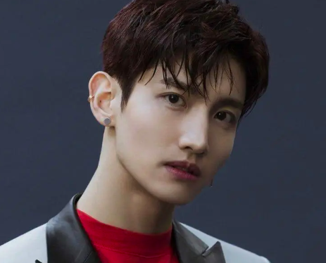 This contains an image of TVXQ Changmin