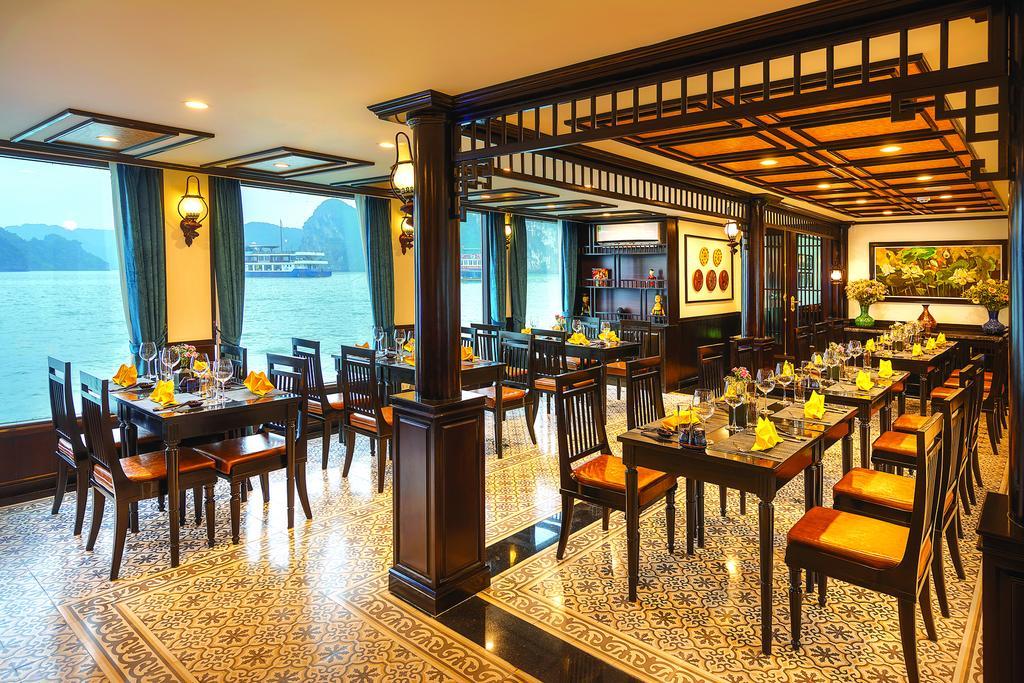 Hang Sáng Tối tại Vịnh Hạ Long, Vịnh Lan Hạ