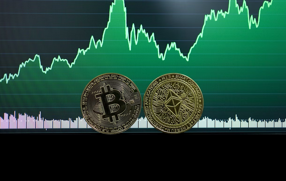 Bitcoin Faces New Test as Whales Cash Out and  Institutions Take the Lead
